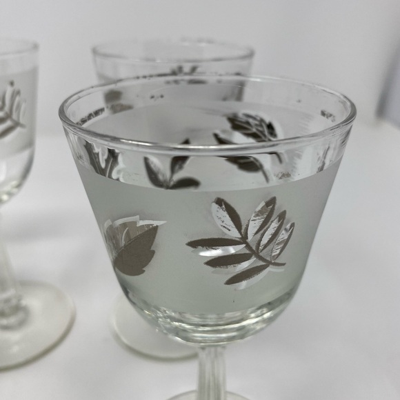 Set of 6 Vintage Wine Glasses - Picture 2 of 11